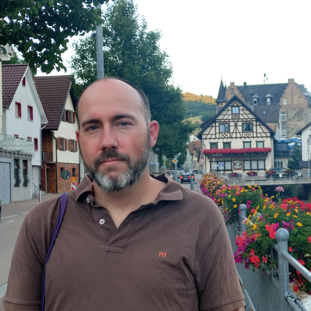 <em><strong> Lukas S.</strong></em>